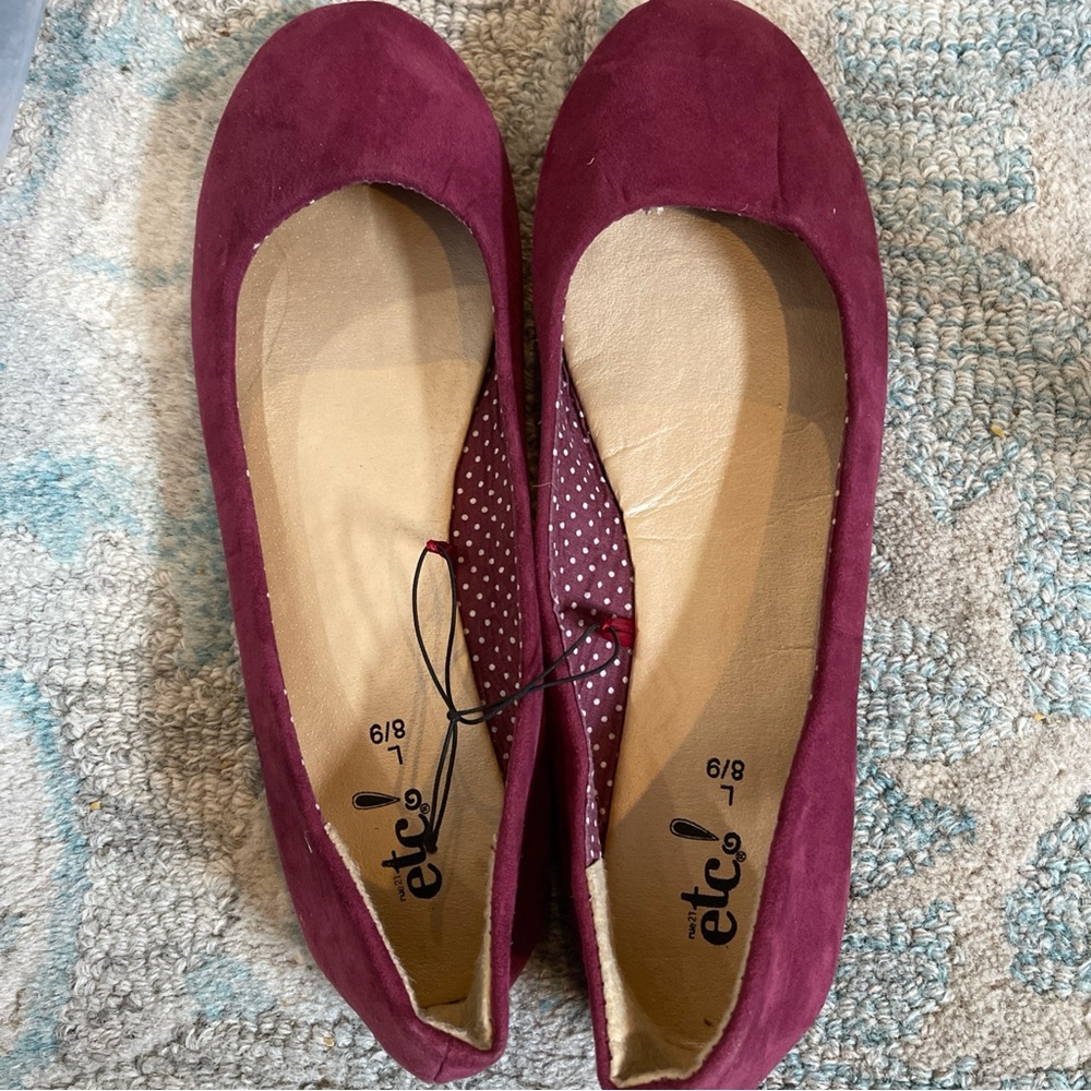 ETC! MAGENTA LADIES FAUX SUEDE BALLET FLATS SX 8-9 NWOT